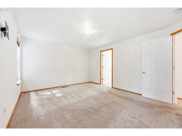 922 Ne TRAVIS Dr, Silverton, OR 97381