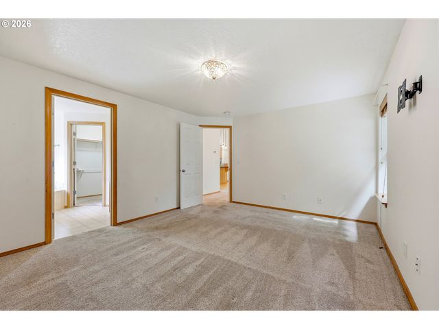 922 Ne TRAVIS Dr, Silverton, OR 97381