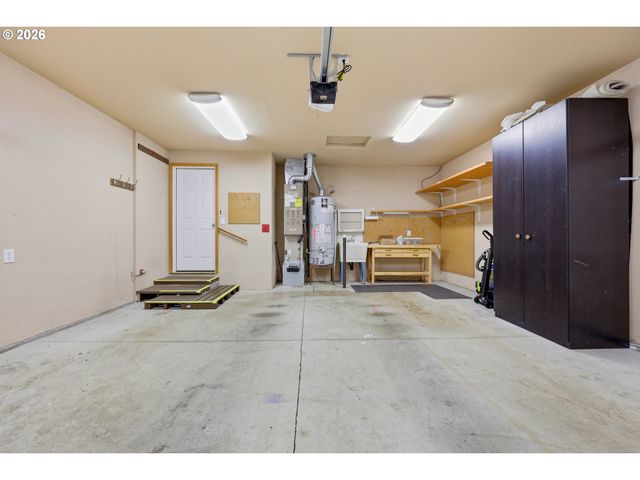 922 Ne TRAVIS Dr, Silverton, OR 97381