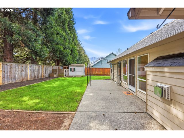 922 Ne TRAVIS Dr, Silverton, OR 97381