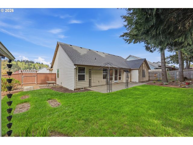 922 Ne TRAVIS Dr, Silverton, OR 97381