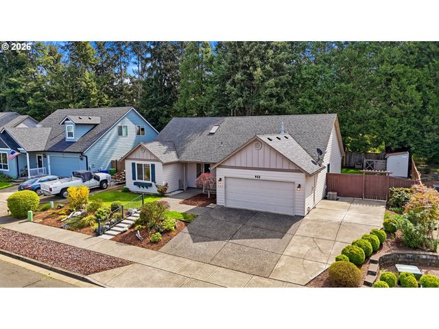 922 Ne TRAVIS Dr, Silverton, OR 97381