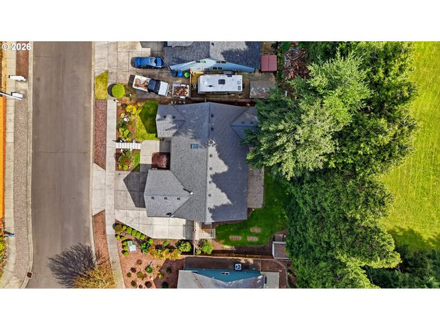 922 Ne TRAVIS Dr, Silverton, OR 97381