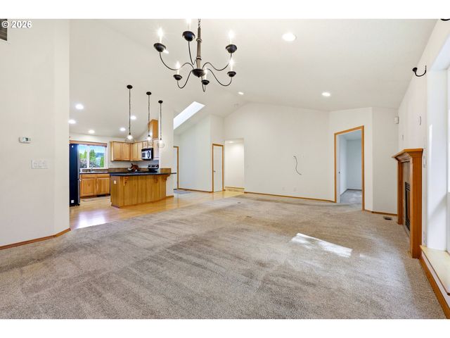 922 Ne TRAVIS Dr, Silverton, OR 97381