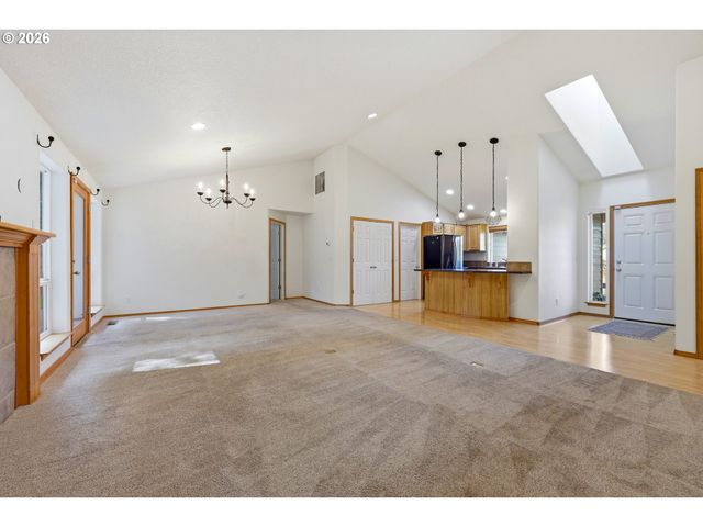 922 Ne TRAVIS Dr, Silverton, OR 97381