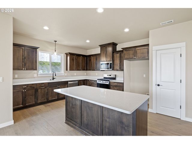 941 SAND PINES Ave, Sutherlin, OR 97479