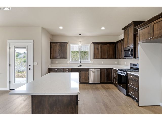 941 SAND PINES Ave, Sutherlin, OR 97479