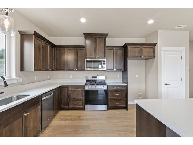 941 SAND PINES Ave, Sutherlin, OR 97479