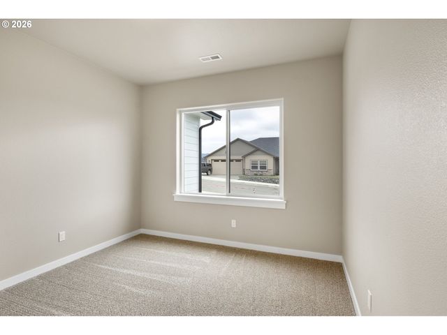 941 SAND PINES Ave, Sutherlin, OR 97479