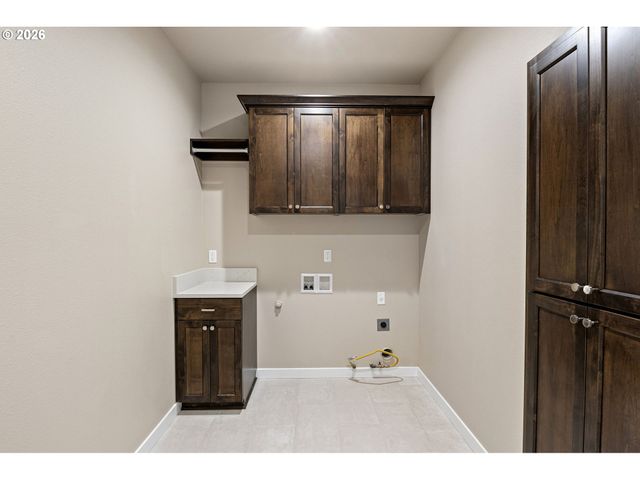 941 SAND PINES Ave, Sutherlin, OR 97479