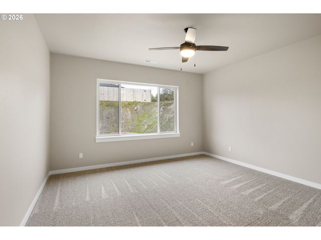 941 SAND PINES Ave, Sutherlin, OR 97479