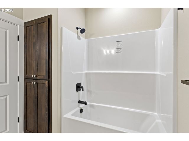 941 SAND PINES Ave, Sutherlin, OR 97479