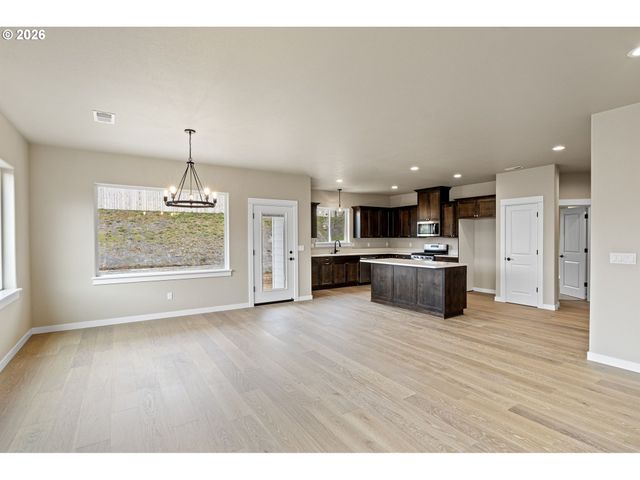 941 SAND PINES Ave, Sutherlin, OR 97479