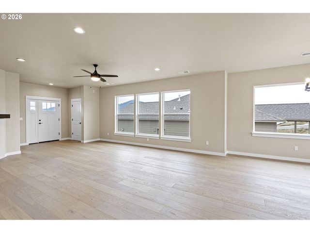 941 SAND PINES Ave, Sutherlin, OR 97479