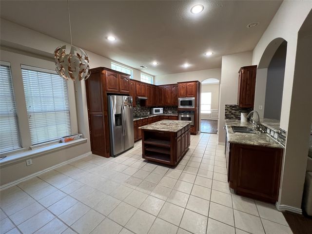 1803 E Branch Hollow Drive, Carrollton, TX 75007