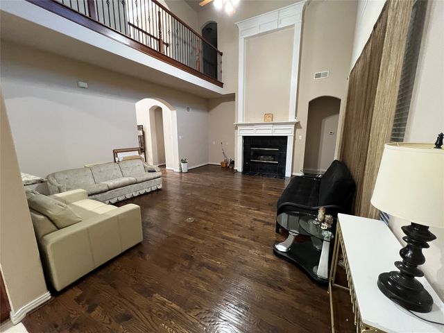 1803 E Branch Hollow Drive, Carrollton, TX 75007