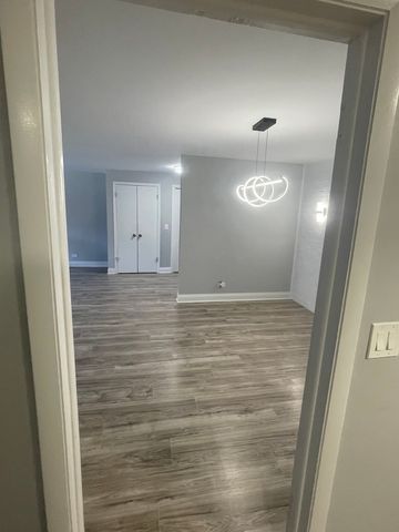 121 S Spruce Avenue 103, Wood Dale, IL 60191