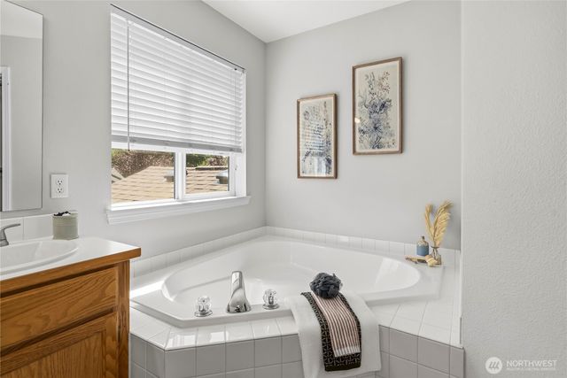 27610 239th Place SE, Maple Valley, WA 98038