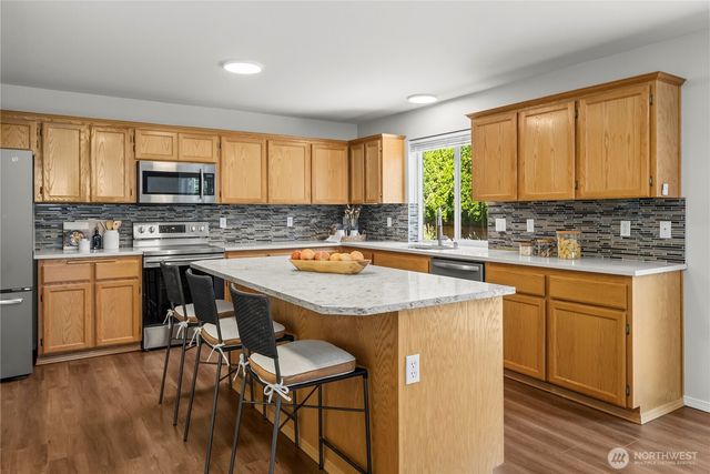 27610 239th Place SE, Maple Valley, WA 98038