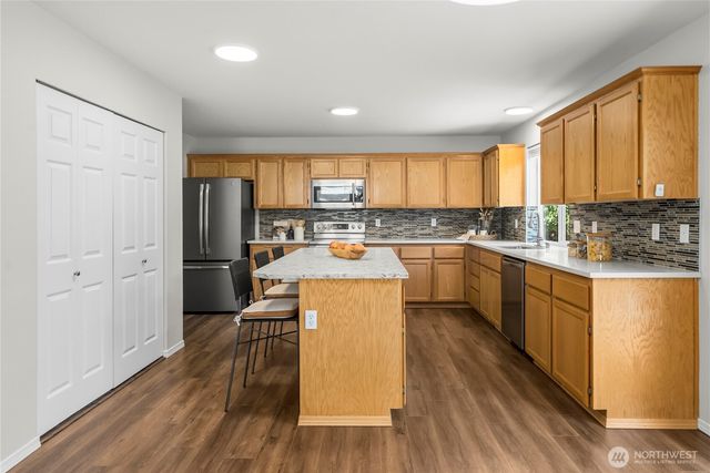 27610 239th Place SE, Maple Valley, WA 98038