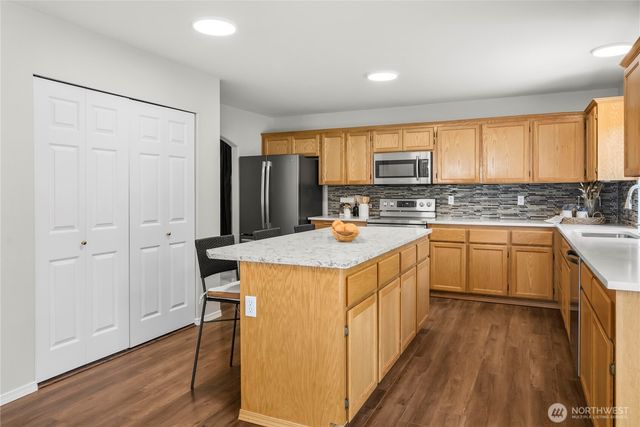 27610 239th Place SE, Maple Valley, WA 98038