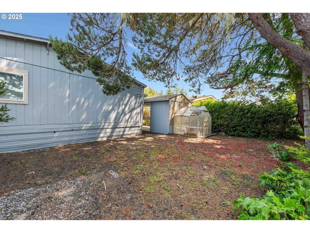 504 PUERTO VISTA Dr, Coos Bay, OR 97420