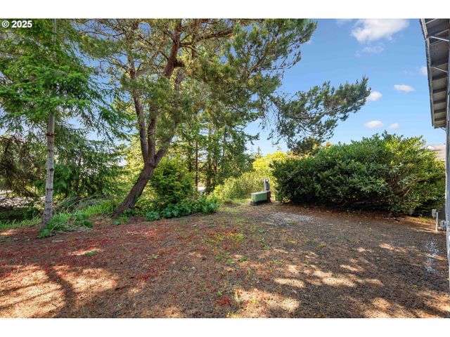 504 PUERTO VISTA Dr, Coos Bay, OR 97420