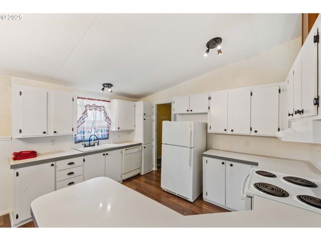 504 PUERTO VISTA Dr, Coos Bay, OR 97420