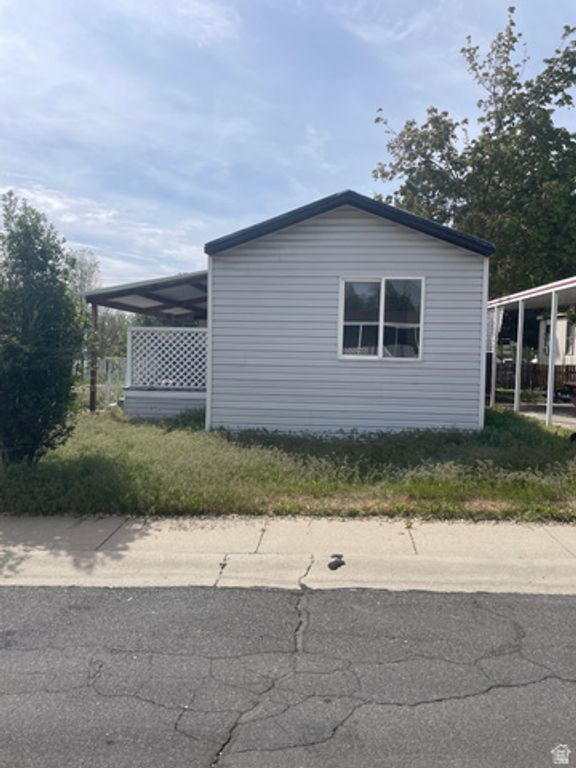 Image 2 of property listing at 1350 W 300 N #38, Clearfield, UT 84015
