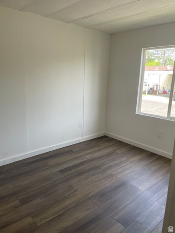 Image 5 of property listing at 1350 W 300 N #38, Clearfield, UT 84015