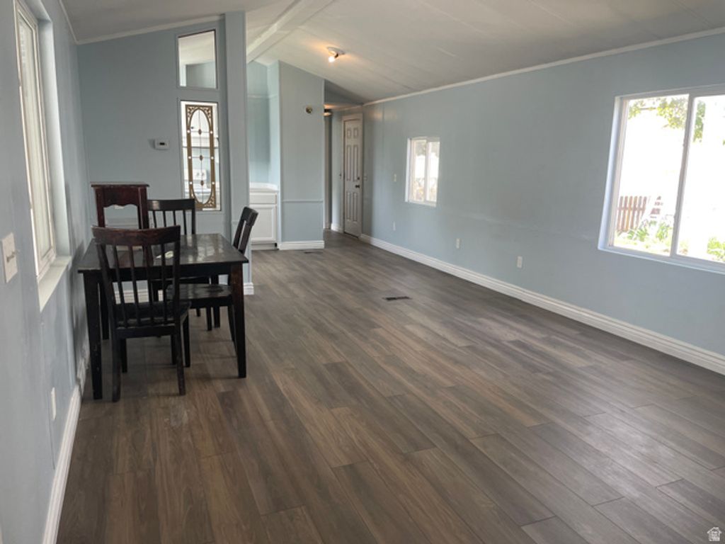 Image 7 of property listing at 1350 W 300 N #38, Clearfield, UT 84015