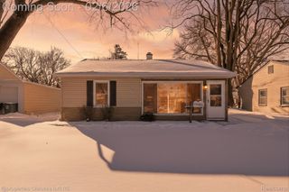 10111 Troy Street, Oak Park, MI 48237