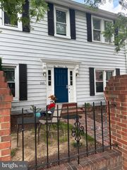 210 E WINDSOR AVE E, Alexandria, VA 22301