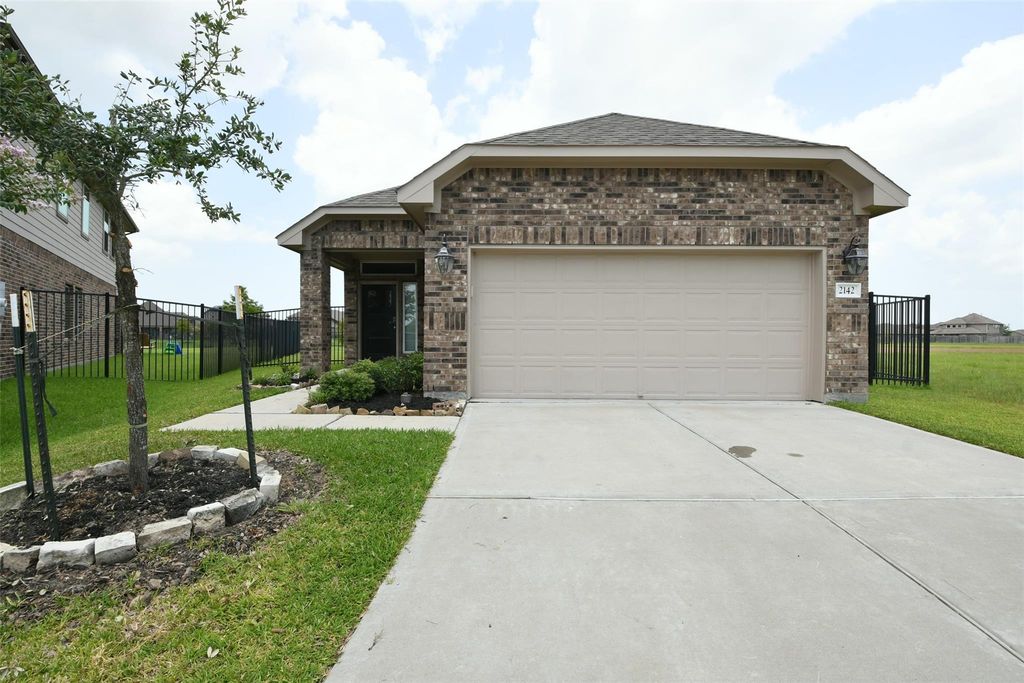 2142 Open Prairie Drive, La Marque, TX 77568