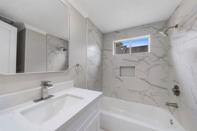 219 E James Street, Baytown, TX 77520