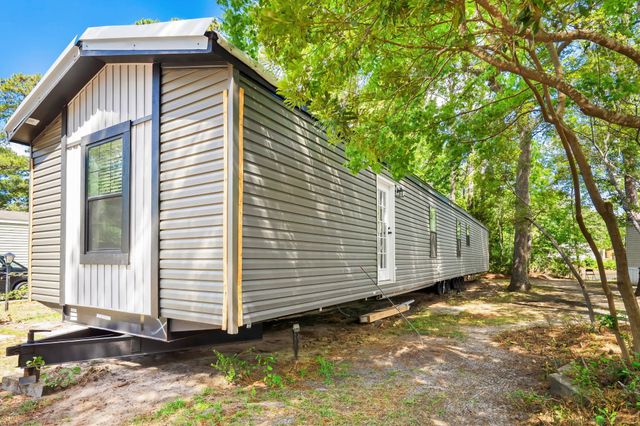 4 Islander Ct., Murrells Inlet, SC 29576