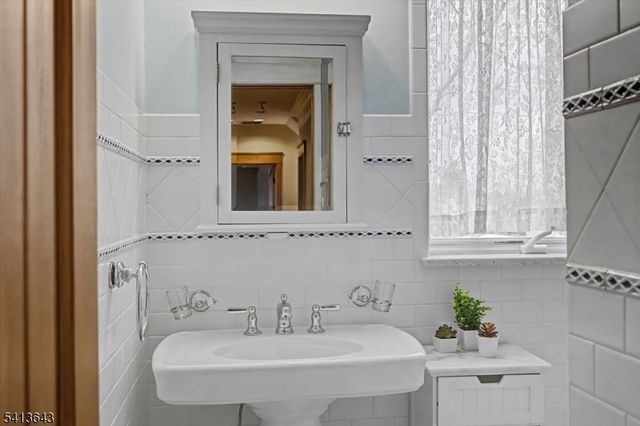 322 Aurora St, Lopatcong Twp., NJ 08865