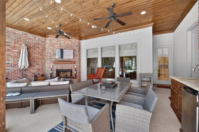 443 Oakwood Trace Court, Shreveport, LA 71106