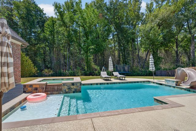 443 Oakwood Trace Court, Shreveport, LA 71106