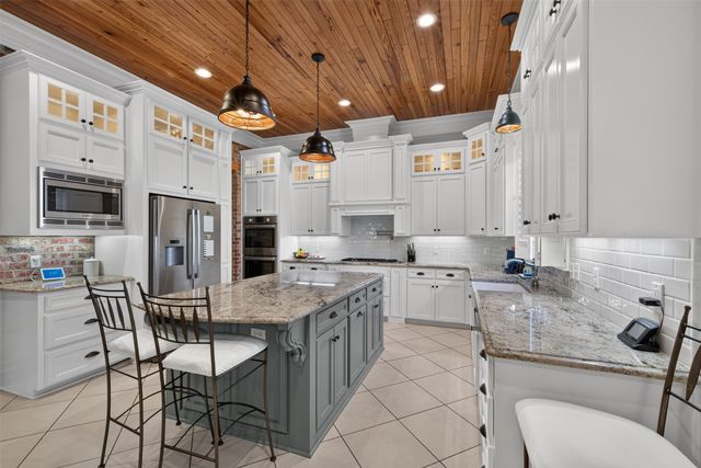 443 Oakwood Trace Court, Shreveport, LA 71106