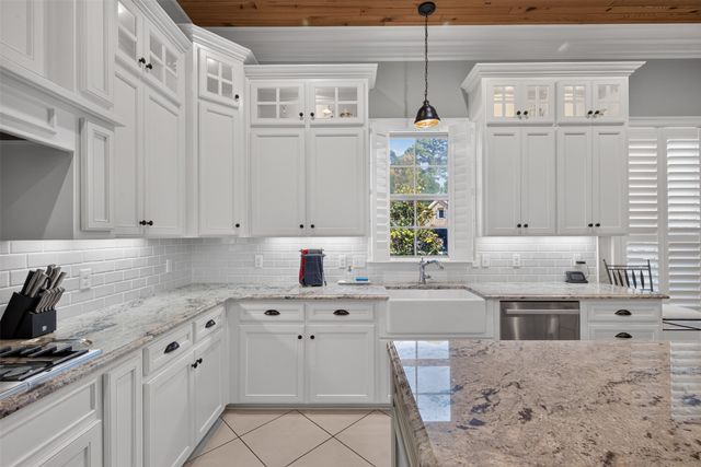 443 Oakwood Trace Court, Shreveport, LA 71106