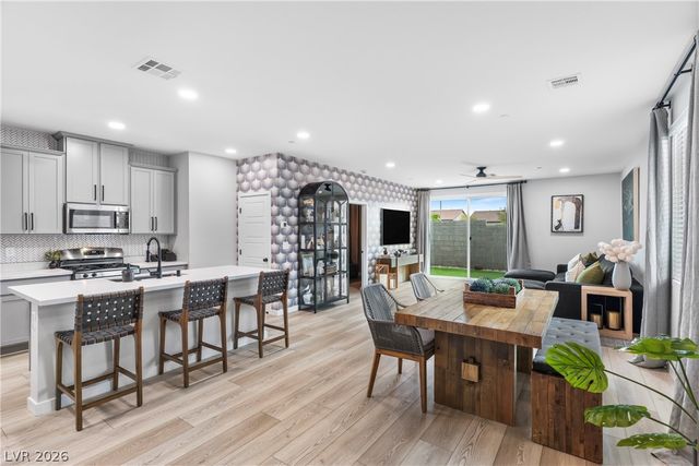 9386 Sequoia Ridge Avenue, Las Vegas, NV 89143