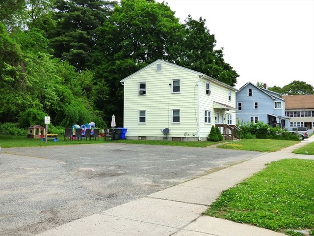 16-18 Daniel St, Springfield, MA 01151