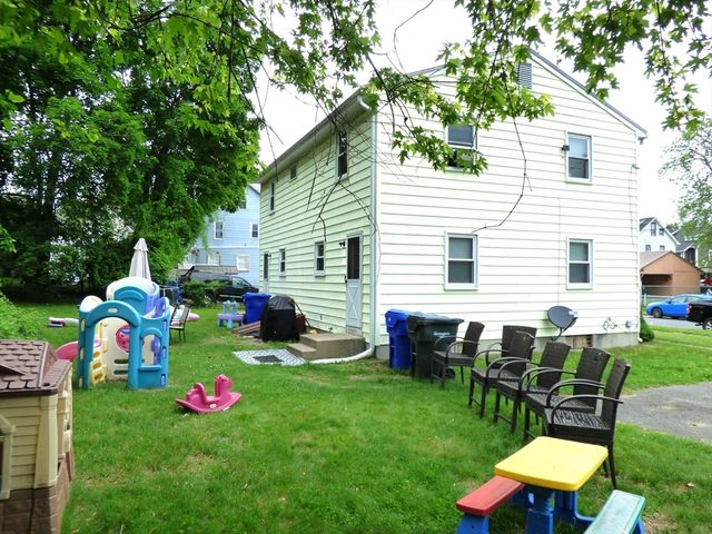 16-18 Daniel St, Springfield, MA 01151