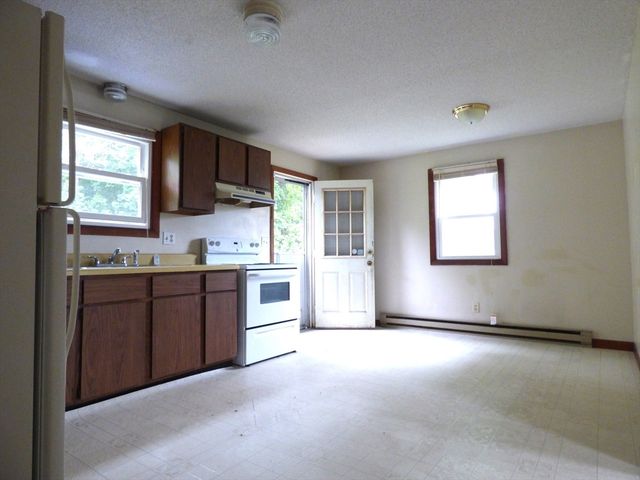 16-18 Daniel St, Springfield, MA 01151