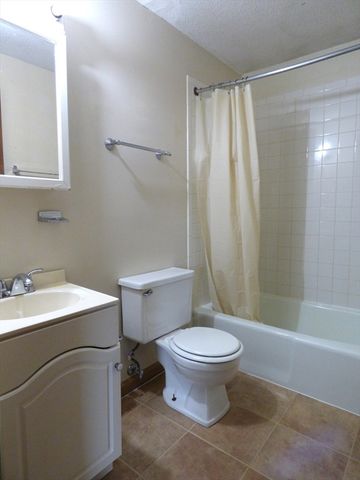 16-18 Daniel St, Springfield, MA 01151