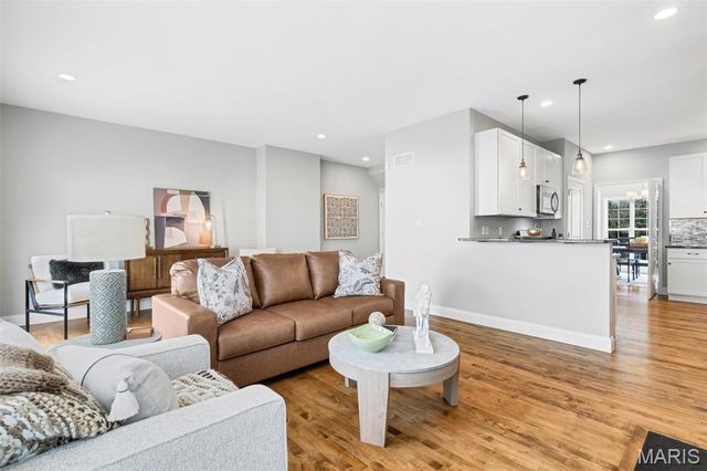 2122 Franz Park Lane, St Louis, MO 63139