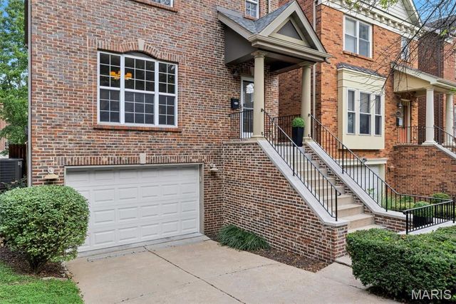 2122 Franz Park Lane, St Louis, MO 63139
