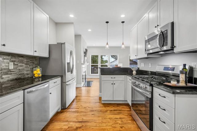 2122 Franz Park Lane, St Louis, MO 63139