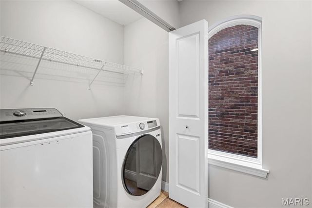 2122 Franz Park Lane, St Louis, MO 63139